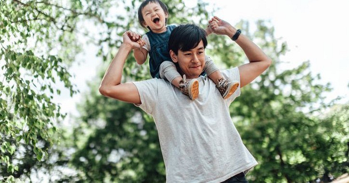 Những đứa trẻ lớn lên vẫn muốn gần gũi bố, phần lớn đều có người bố làm tốt 7 việc này