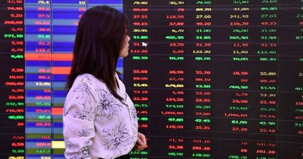 Chứng khoán tuần qua: Thị trường hồi phục phiên cuối tuần, khối ngoại vẫn miệt mài thoát hàng