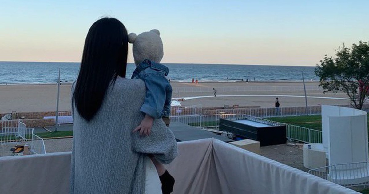 Nàng thơ H.T giấu cả nước sinh con cho chủ tịch showbiz bị "đế chế nội y" Victoria"s Secret từ chối phũ phàng?
