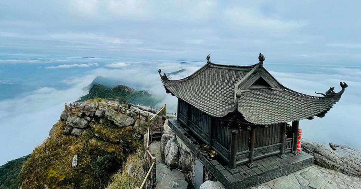 Việt Nam có ngọn núi nơi một vị vua từ bỏ ngai vàng để lên tu, nay đã là Di sản Thế giới được UNESCO ghi danh