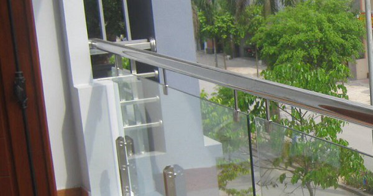 Lời khuyên cho các gia đình làm lan can ban công bằng kính cường lực