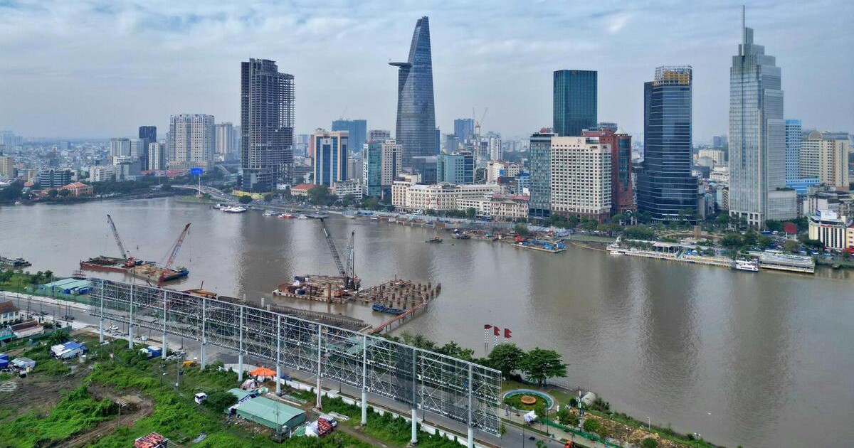 Hạn chế tàu thuyền qua sông Sài Gòn để vận chuyển nhịp cầu đi bộ