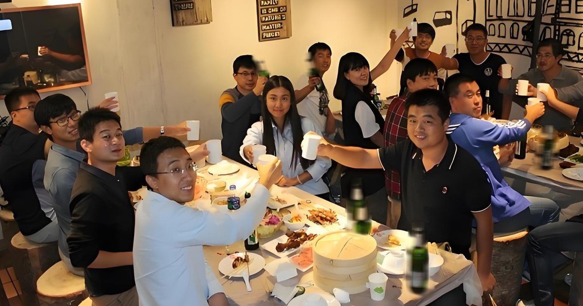 Vì sao bạn học cũ sau 10 năm gặp lại bỗng chẳng còn gì để nói với nhau?