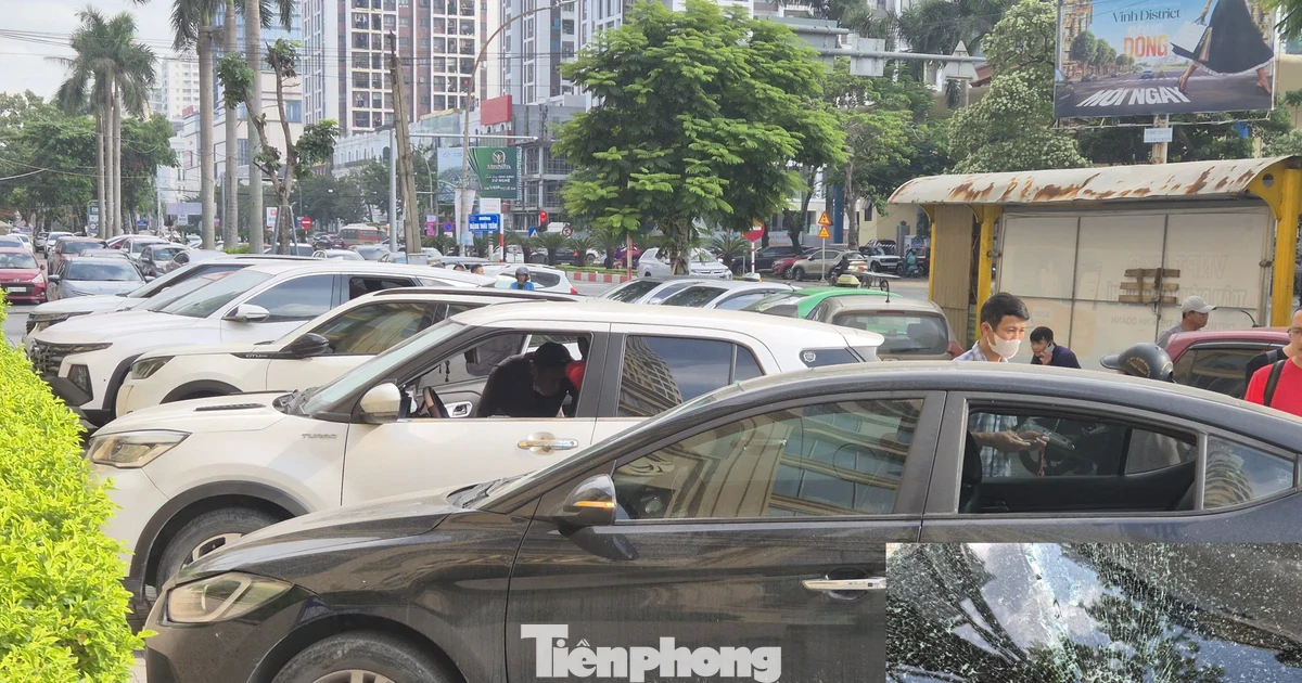 Công an vào cuộc xác minh hàng loạt ô tô bị đập vỡ kính trước chung cư