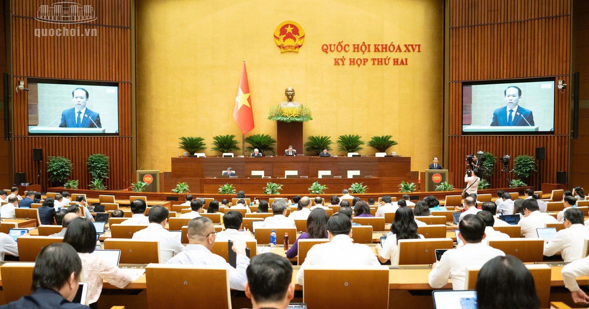 Quốc hội nghe báo cáo 3 dự án luật về đấu giá tài sản, nuôi con nuôi và luật sư