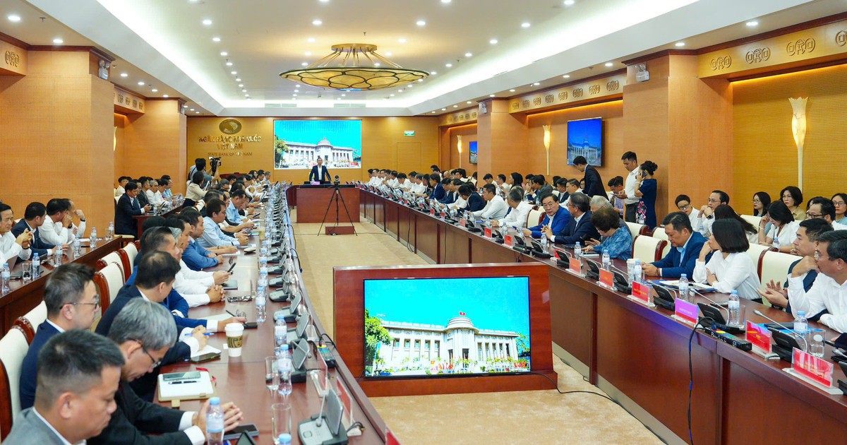 Dư nợ tín dụng đến 14/10 đạt hơn 20,7 triệu tỷ đồng, các ngân hàng đồng thuận giảm lãi suất sau cuộc họp với NHNN sáng 19/10