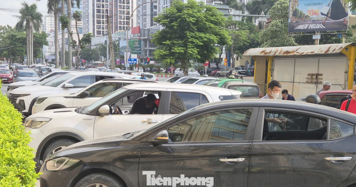Thêm nhiều ô tô bị đập vỡ kính ở Nghệ An