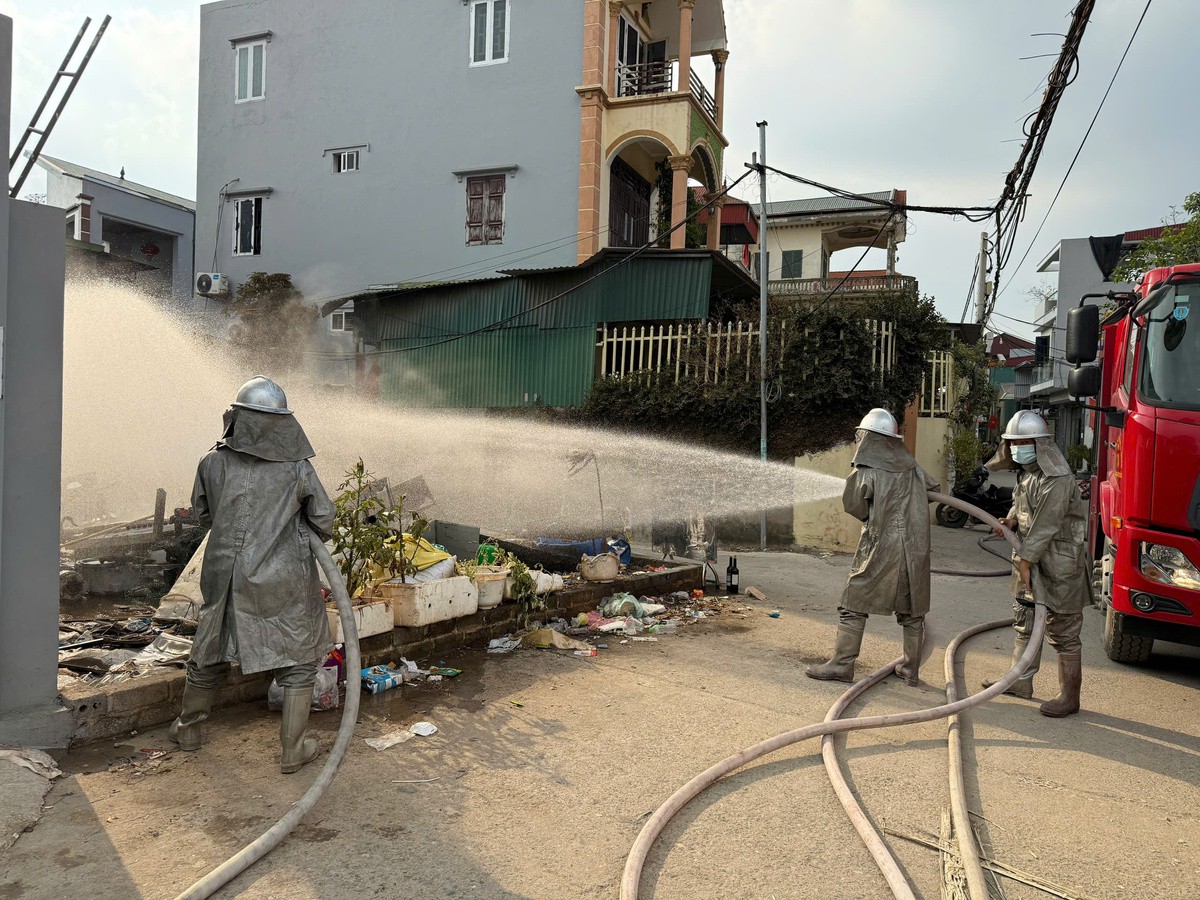 Nghi ngộ độc khí ở Hà Nội, 42 người nhập viện
