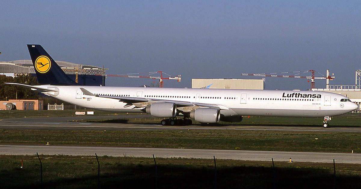 Hôm nay, một siêu máy bay sải cánh hơn 63 m, có tới 4 động cơ Rolls-Royce chính thức dừng bay