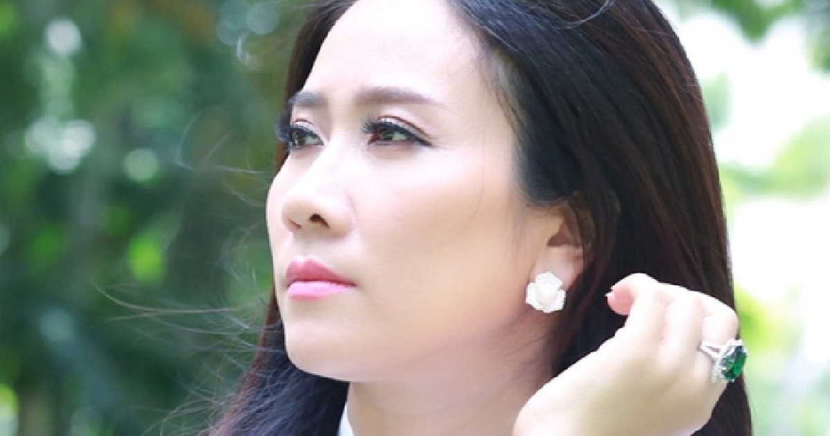 Nữ NSƯT miền Trung vào TP.HCM, tủi thân vì khán giả không mặn mà