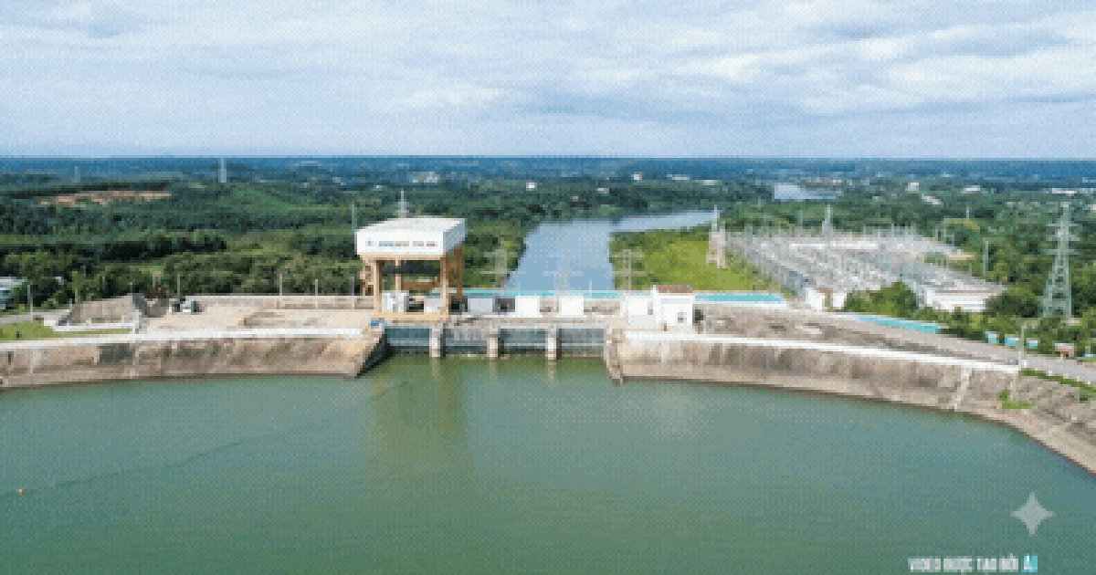 "Lên đời" đại công trình của Việt Nam: Đào 400.227 m3 đất đá, đổ 48.354 m3 bê tông, lắp đặt 2.103 tấn thiết bị