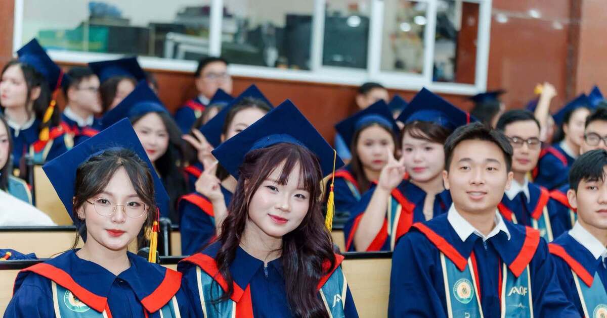 Tỷ lệ bằng giỏi, xuất sắc: Khối kinh tế đạt 70-90%, Y Hà Nội vắng bằng xuất sắc