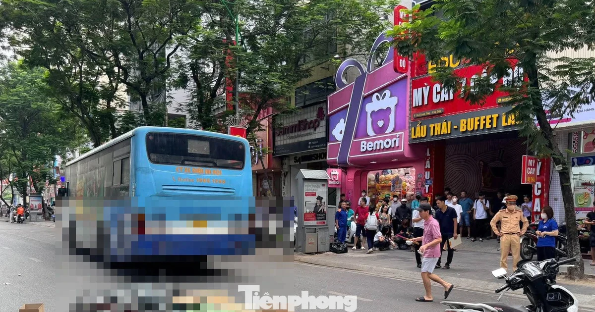 Hà Nội: Tai nạn giao thông trên đường Xuân Thủy, một cô gái tử vong tại chỗ