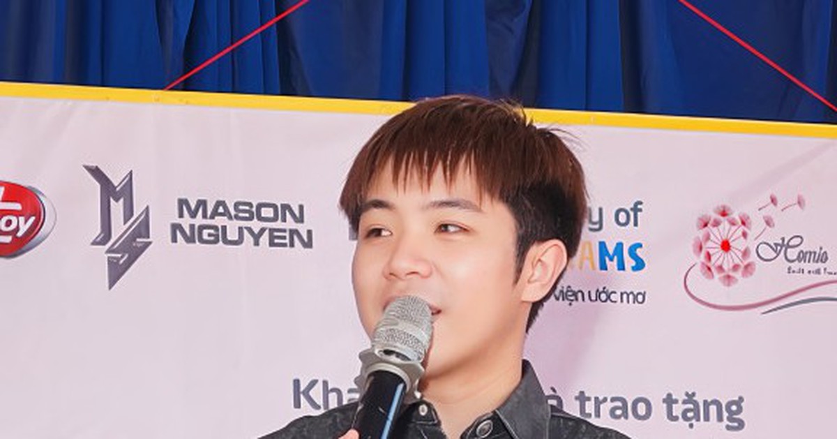Nam ca sĩ Việt làm 1 show xây được 6 thư viện, thi show thực tế xong "đổi đời"