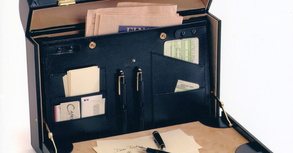 Thương hiệu xa xỉ Đức Montblanc ra mắt chiếc túi kỷ niệm 100 năm chế tác đồ da: Được ví như “bàn làm việc di động”, mất 8 giờ lắp ráp thủ công