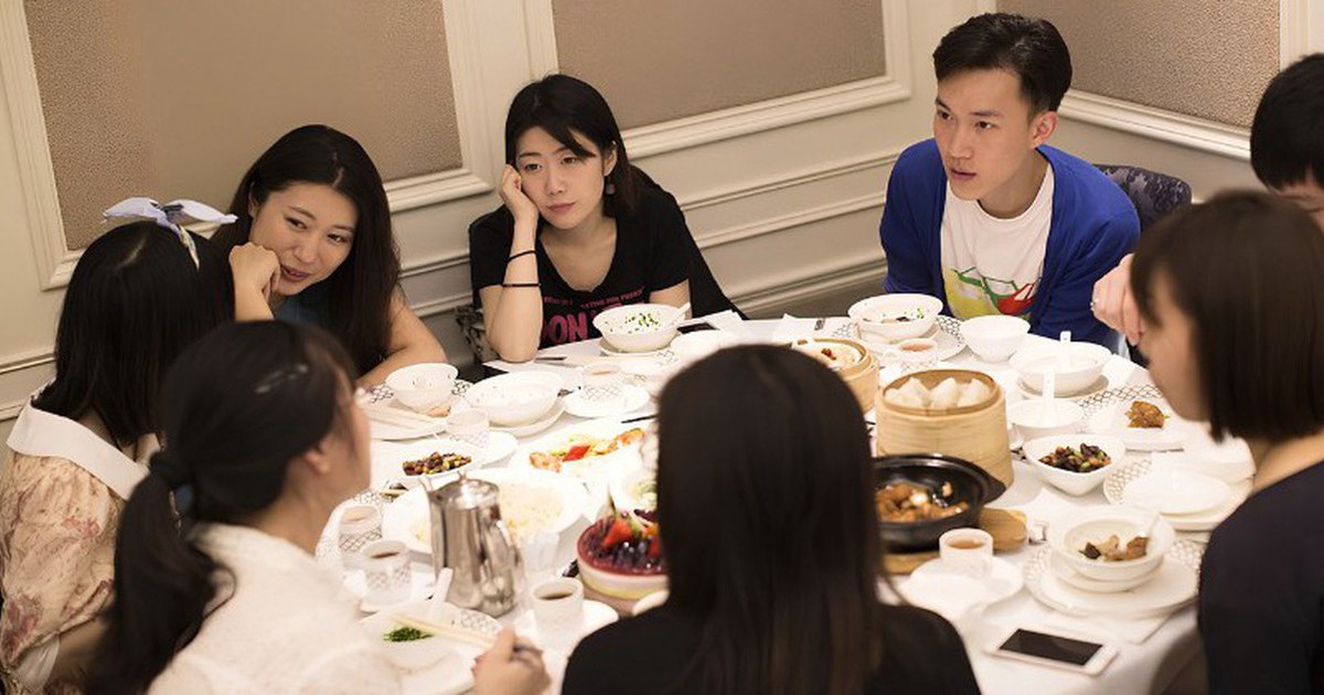 Vì sao ngày càng nhiều người đi họp lớp không muốn nói về tiền lương?