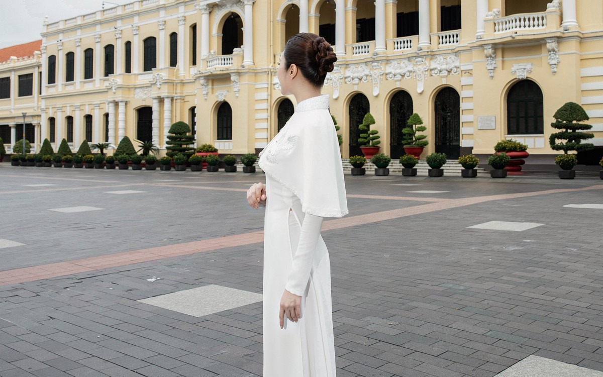 Một nàng hậu bất ngờ xuất hiện tại loạt địa điểm nổi tiếng ở TP.HCM, gây chú ý với diện mạo mới đúng ngày 20/10