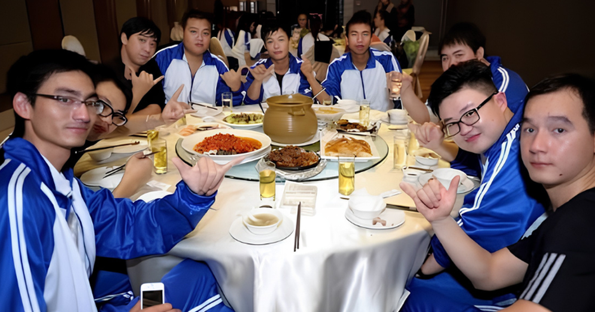 Đi họp lớp tranh trả hóa đơn, người đàn ông bị bạn bè vay tiền suốt hơn 10 năm