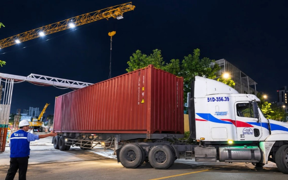 Xuyên đêm đón siêu máy xạ trị 2.000 tỷ đồng từ Mỹ về: "Đại gia" Việt là người thứ 2 trên toàn cầu và đầu tiên tại Châu Á đặt mua