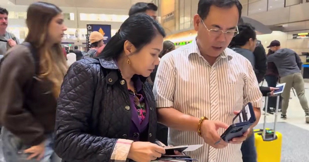 Nữ NSƯT U60 từ Mỹ về nhận show "cát-xê không đủ tiền vé máy bay"