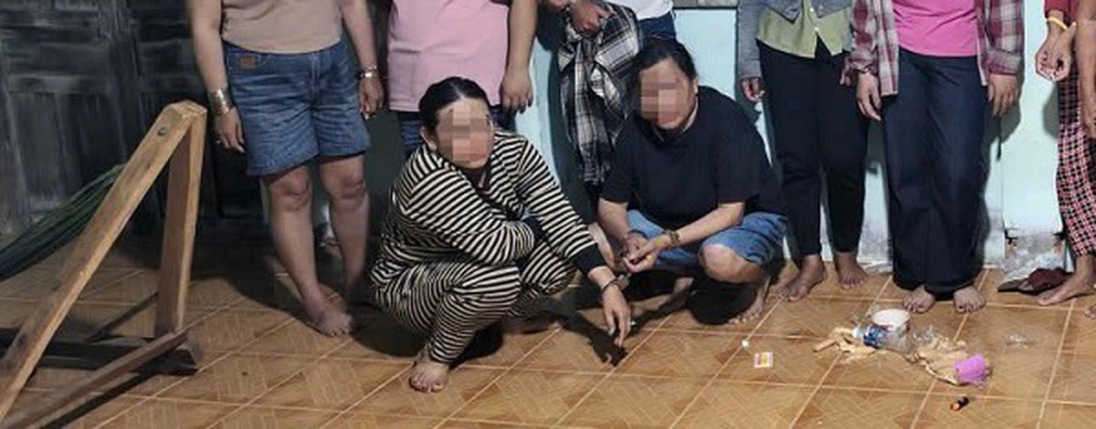 Công an kiểm tra căn nhà của người phụ nữ 74 tuổi lúc 23h30: Bắt quả tang 11 đối tượng