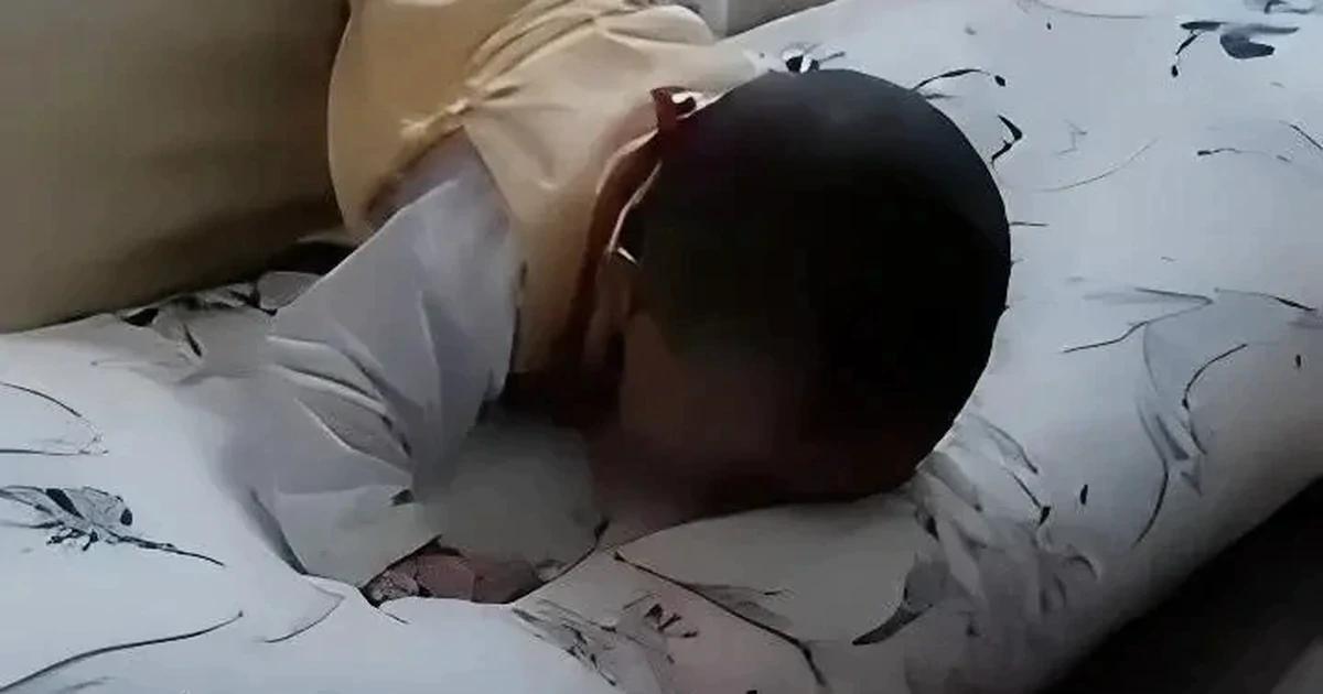 Trẻ ngã khỏi giường, đừng vội bế dậy: Hiểu về “10 giây vàng” để tránh gây tổn thương thứ phát