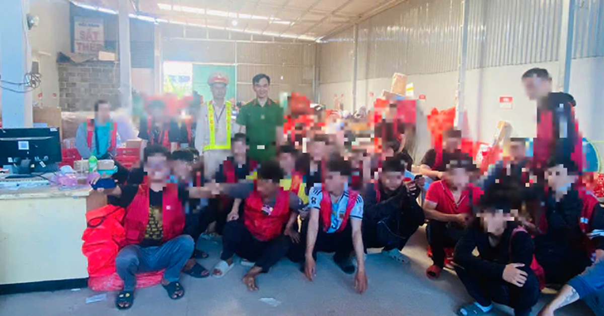 Công an bất ngờ kiểm tra 37 shipper của 1 công ty giao hàng