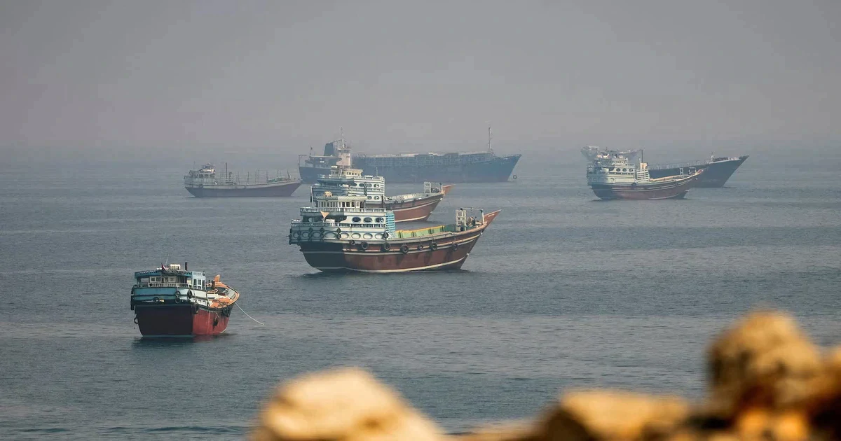 Liên tiếp 7 tàu trúng hỏa lực và thủy lôi trên eo biển Hormuz, Iran cảnh báo Mỹ