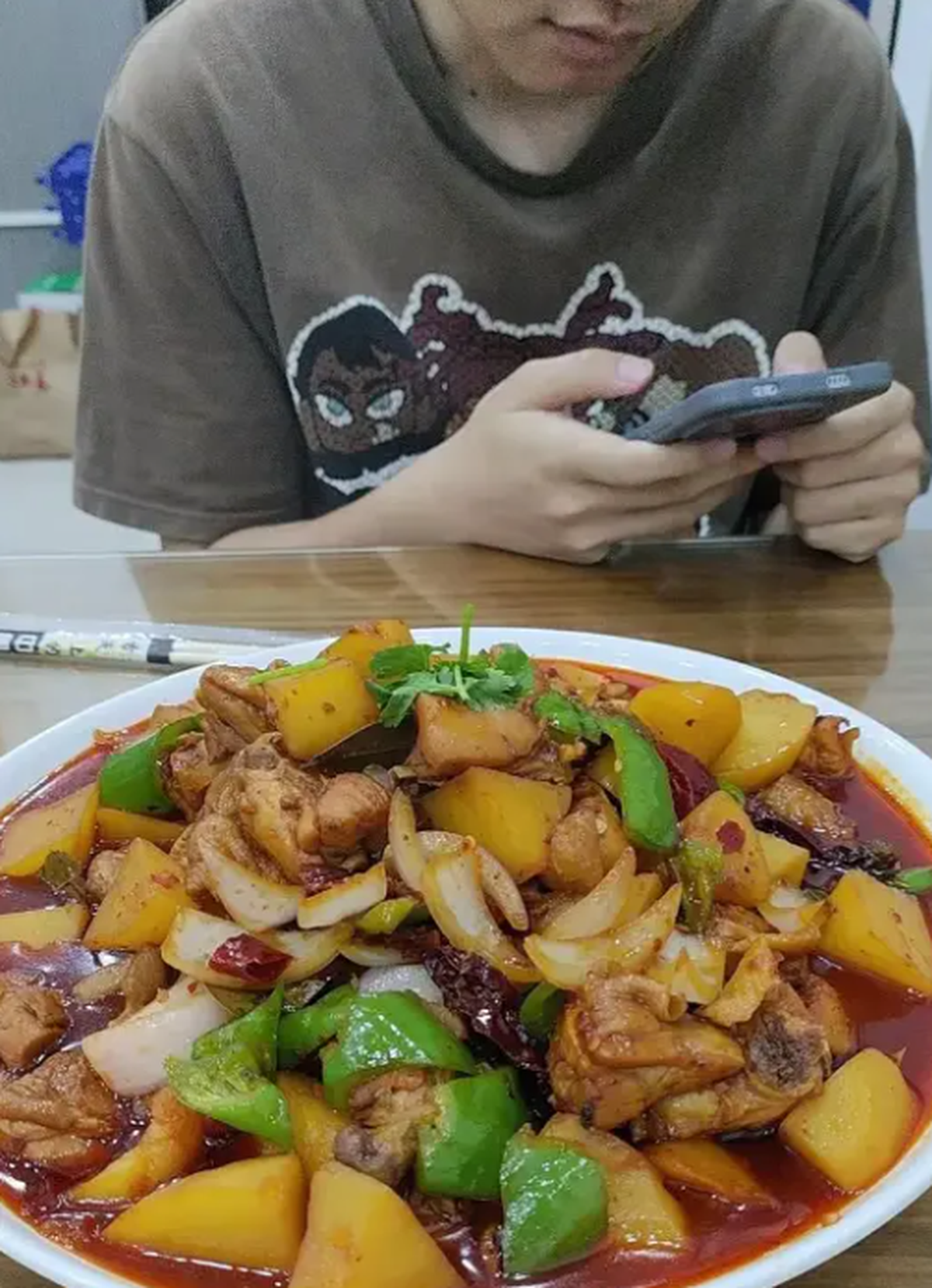 Đĩa thịt gà này có điều gì bất thường mà khiến một gia đình bị cả MXH nhắc nhở: Tốt nhất không nên "gồng" quá!