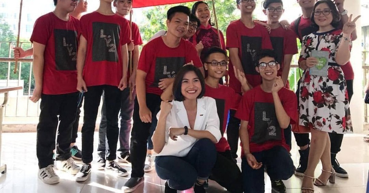 Nữ MC SN 1992 6 lần dẫn Chung kết Olympia thì 3 lần có Quán quân, từng là Hoa khôi khoa Quản trị kinh doanh của Ngoại thương
