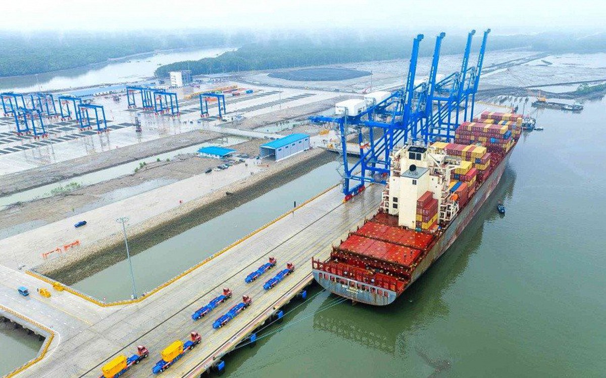 Doanh thu tăng 442%, vẫn lỗ 126 tỷ: Điều gì đang xảy ra ở công ty làm cảng 28.000 tỷ, có TV.HĐQT là cựu cầu thủ Hữu Thắng?