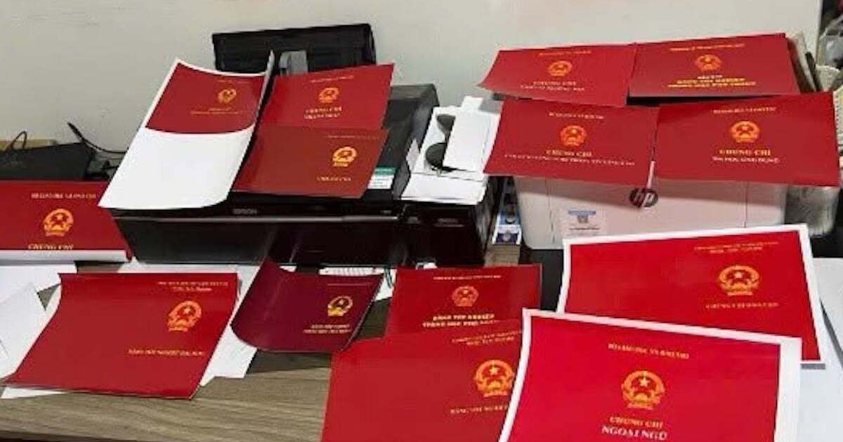 2 giảng viên đại học tiếp tay đường dây làm giả gần 1.500 văn bằng, chứng chỉ