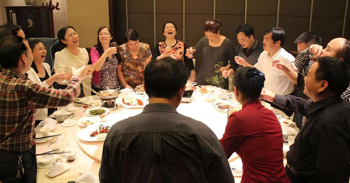 Vì sao nhiều người đi họp lớp không muốn nói thật công việc mình đang làm?