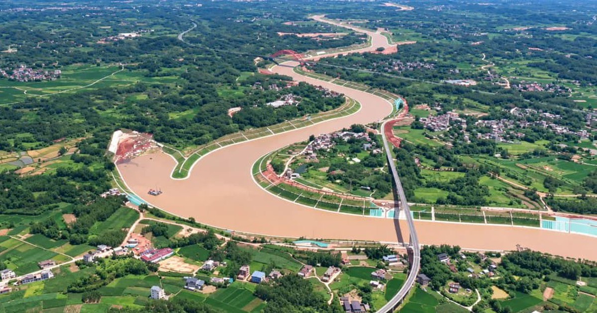 Trung Quốc khai thông "kênh đào thế kỷ", hàng loạt tuyến vận tải đổi hướng: Cơ hội nào cho Việt Nam?