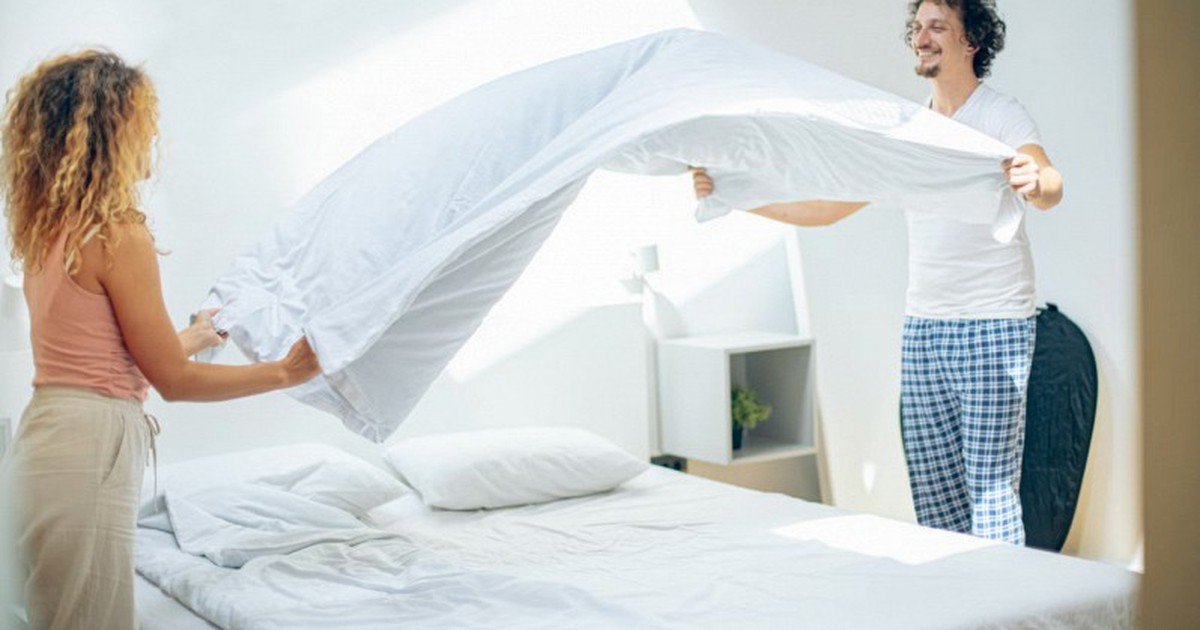 Vì sao không nên dọn giường ngay sau khi thức dậy?
