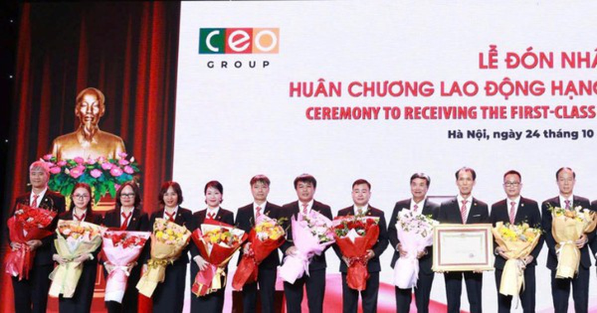 Tập đoàn CEO đón nhận Huân chương Lao động hạng Nhất