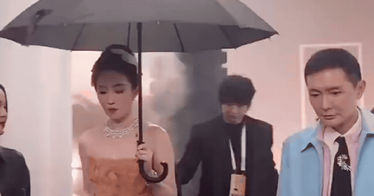 Xôn xao clip Lưu Diệc Phi sống hai mặt, có thái độ coi thường đàn em gây "nóng mắt" giữa sự kiện