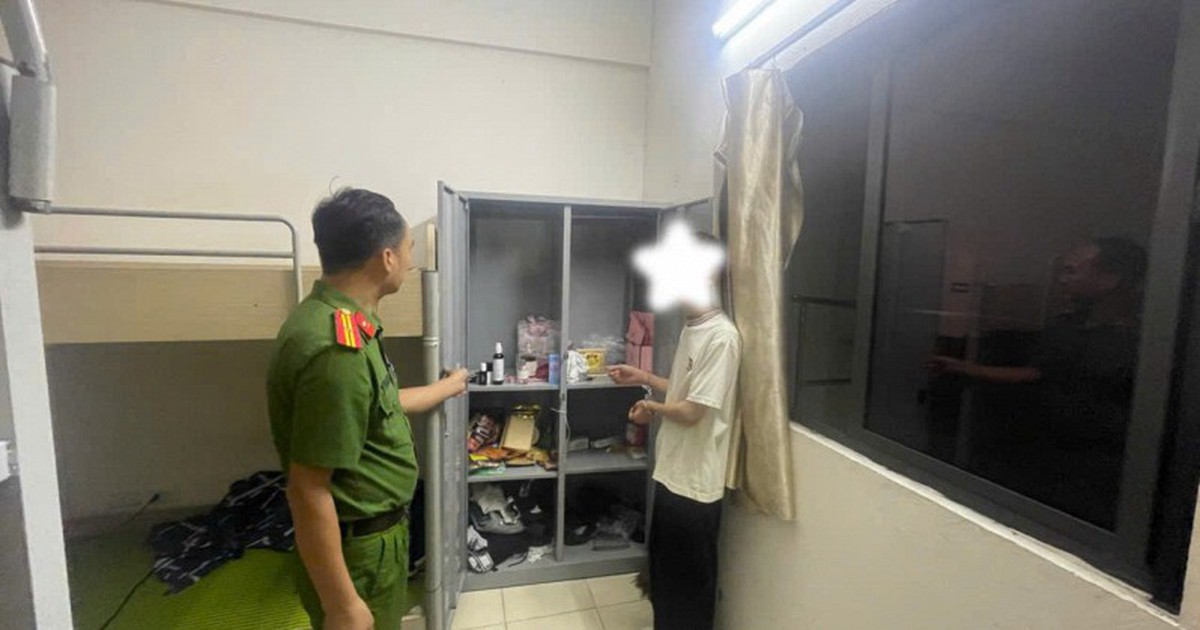 Công an điều tra các giao dịch chuyển khoản trong 3 lần mua hàng của một nam thanh niên SN 2004