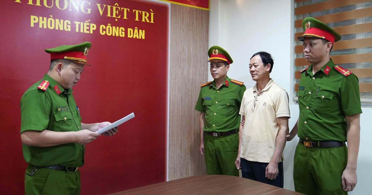 Hứa hối lộ Bí thư, Chủ tịch xã đổi 9 giấy phép khai thác đất trái phép