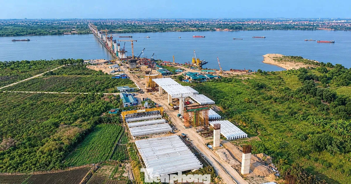 Cầu Hồng Hà lộ hình hài sau một năm thi công