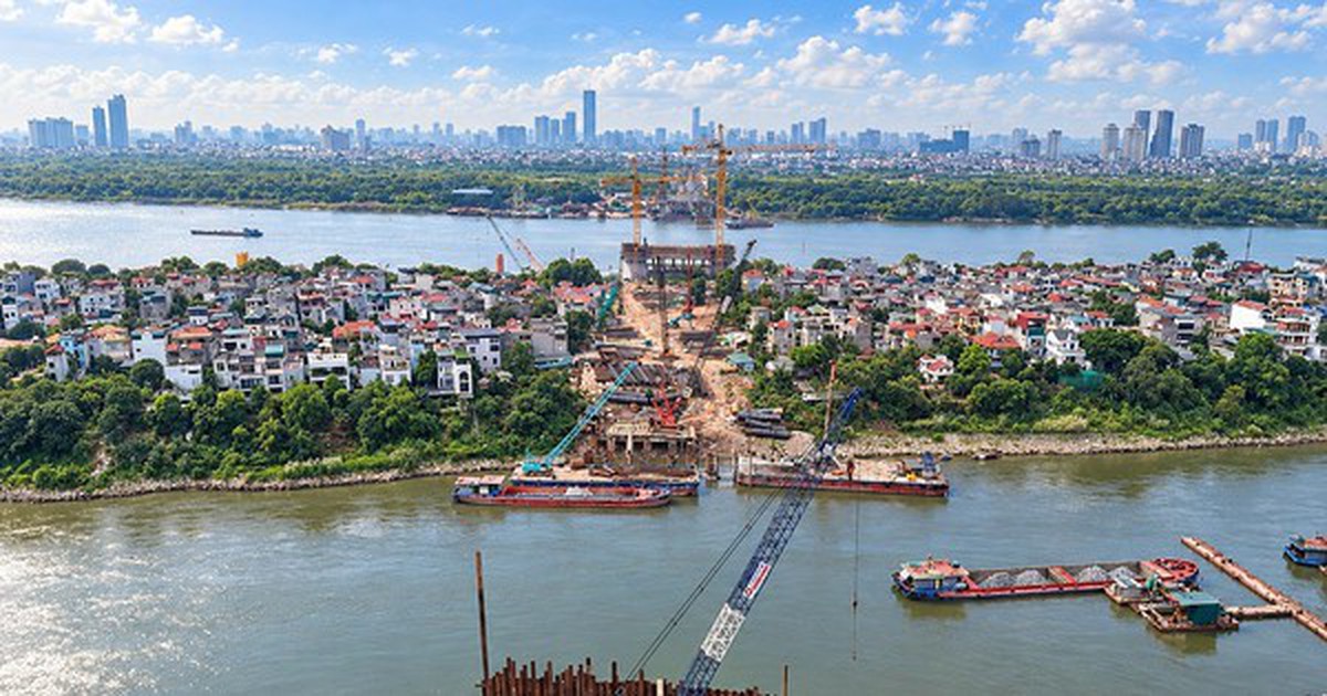 Bảy cầu vượt sông Hồng và những chuyển động trên công trường