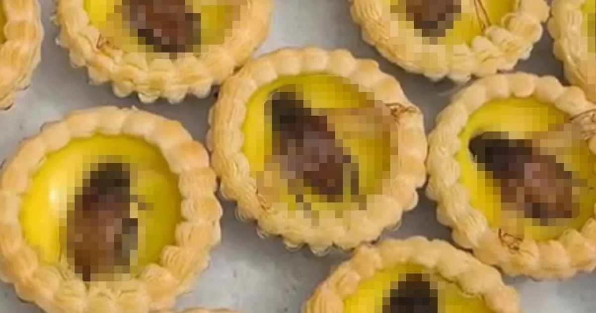Món bánh tart trứng phủ cà cuống khiến dân mạng sợ hãi