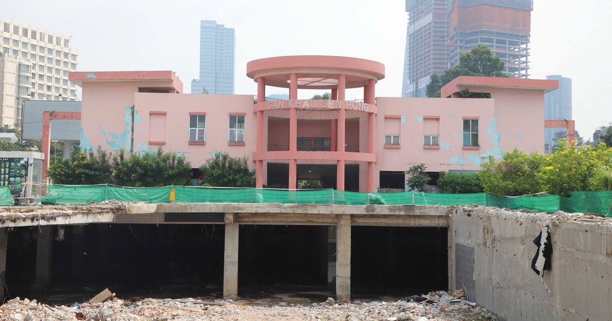 Dỡ sân khấu Sen Hồng, nhường chỗ làm ga đường sắt Bến Thành - Cần Giờ