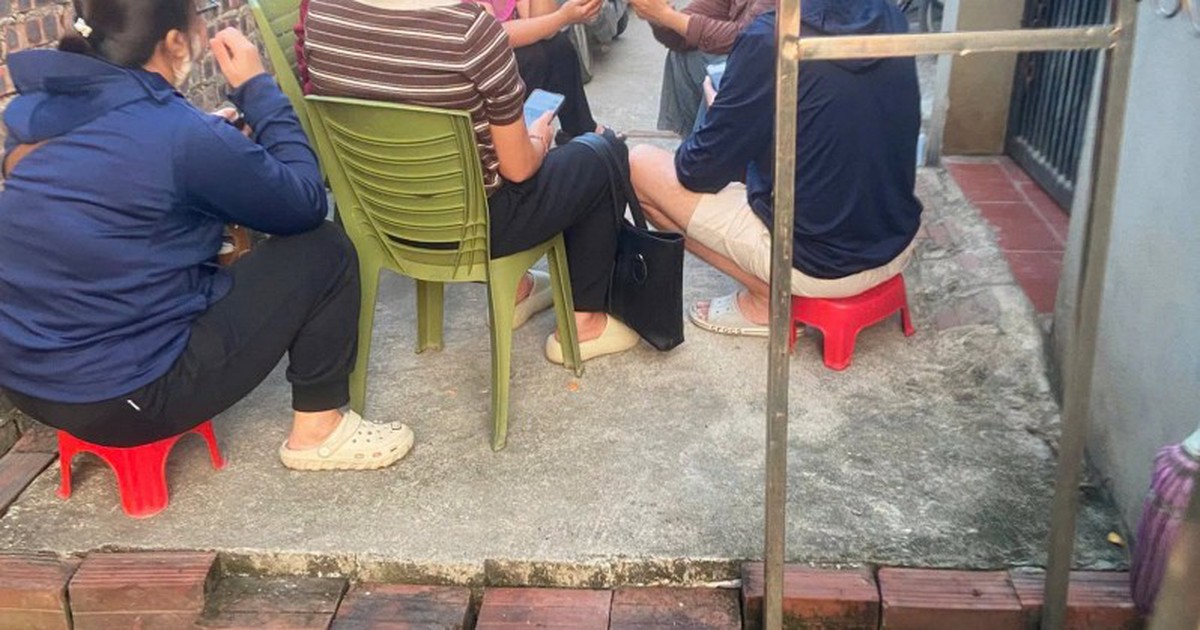 Thông tin bất ngờ vụ phụ huynh nghi thịt trâu lạ, thịt gà đông lạnh tuồn vào trường học ở Hà Nội