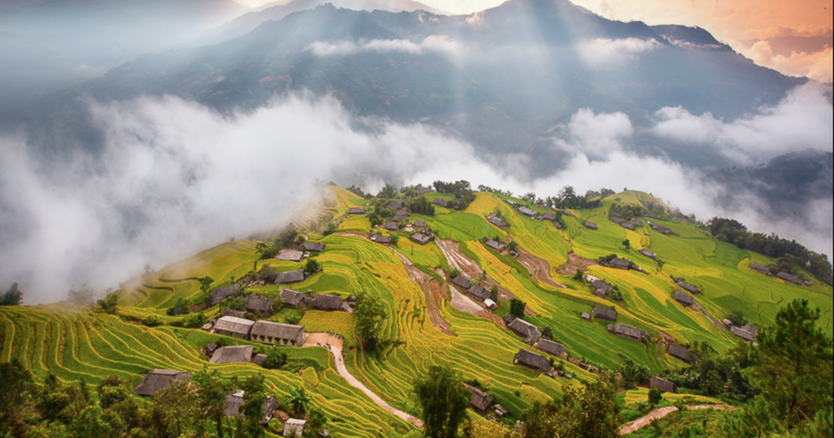 Phát hiện bản làng ở độ cao hơn 1.000m tại Việt Nam, 7 tháng mỗi năm mái nhà phủ xanh như tấm thảm nhung