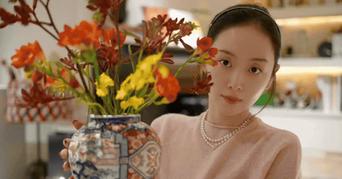 Người phụ nữ khoe bộ sưu tập bình hoa khiến chị em mê mẩn: Có chiếc mua hơn 10 năm, có món đồ cũ đẹp bất ngờ