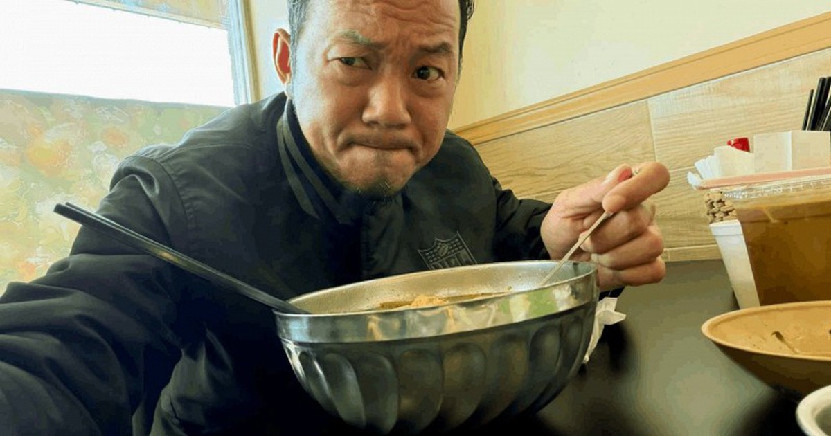 Nam nghệ sĩ SN 1976 sang Mỹ chỉ tìm quán chè, bánh mì, bún, nhắn nhủ 1 người: "Em về Việt Nam đây"