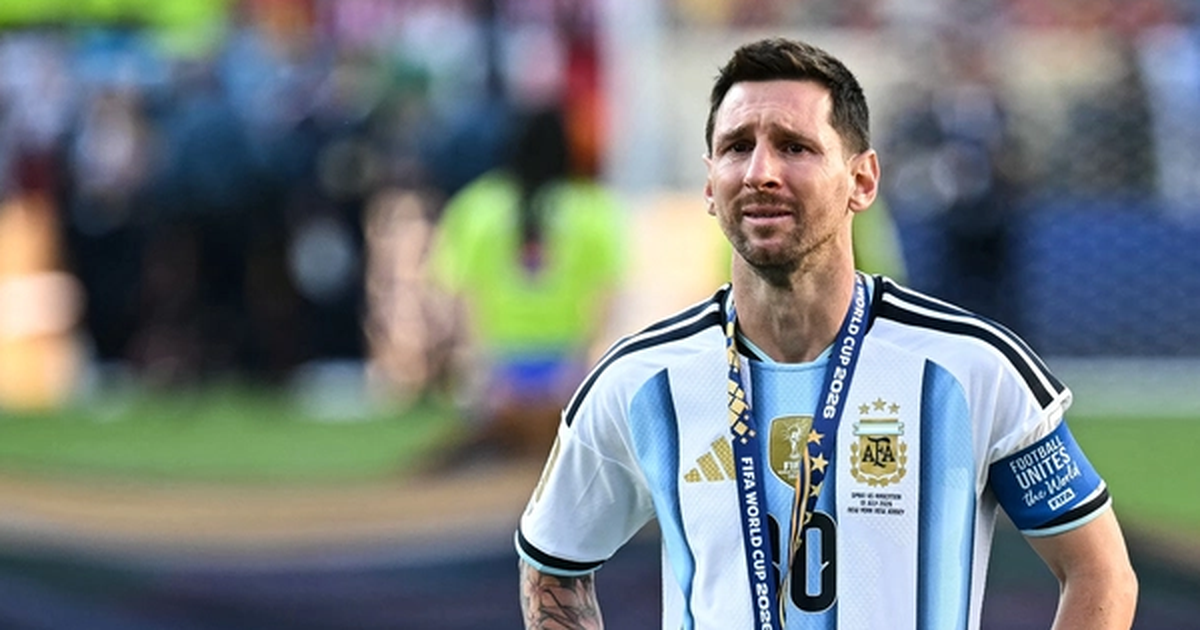 Messi vướng tranh cãi