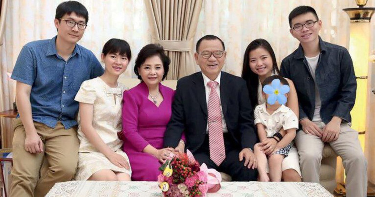 Việt Nam có một gia đình đứng sau đế chế nghìn tỷ: 2 con gái ngồi ghế Tổng giám đốc và Phó tổng giám đốc, con trai út vừa kinh doanh vừa đi hát
