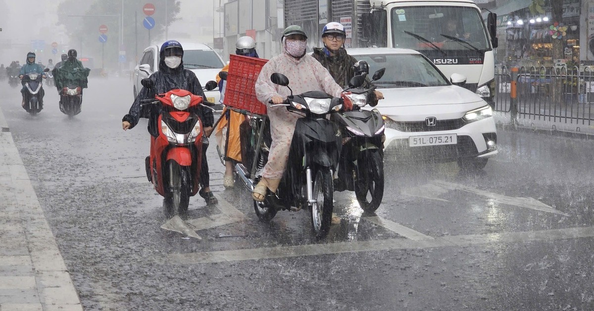 Dự báo thời tiết 30/10: Miền Bắc nhiều nơi mưa rào, miền Nam chiều tối có dông